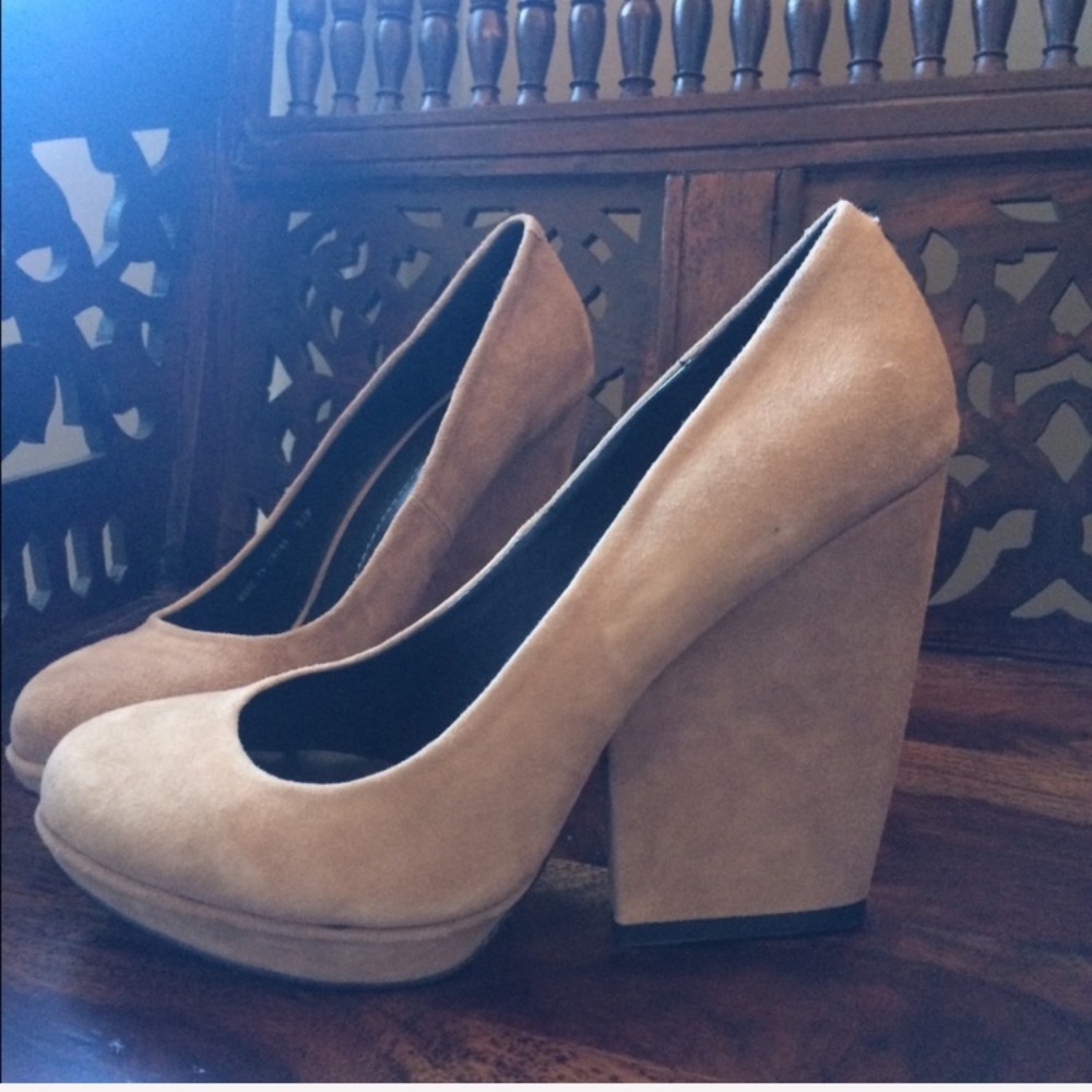 DOLCE VITA Tan Suede Block Pumps